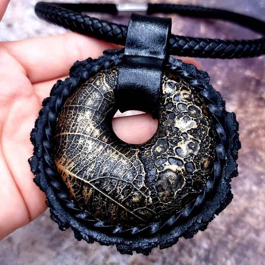Round Leaf Black Pendant Pendant SweetyBijou Jewelry Default Title  